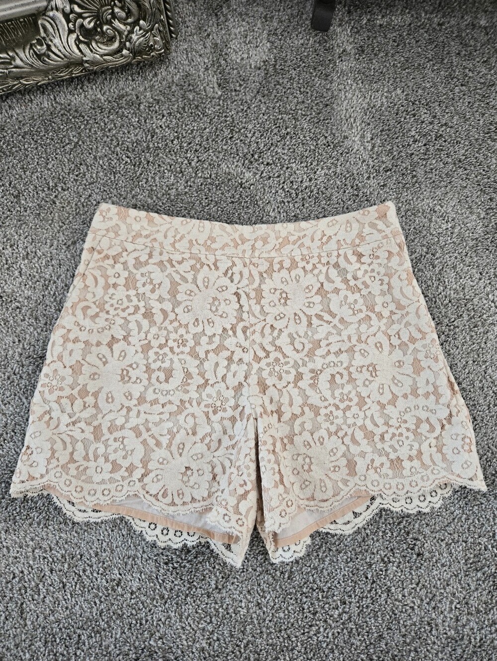 Anthropologie Cartonnier Cotton Bohemian Lace Overlay Scalloped Shorts. Size 6.
